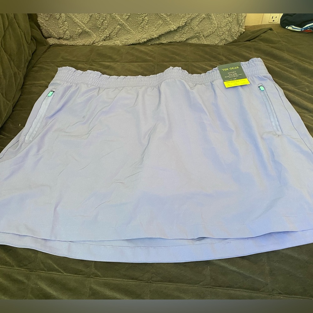 NWT MID RISE Skort